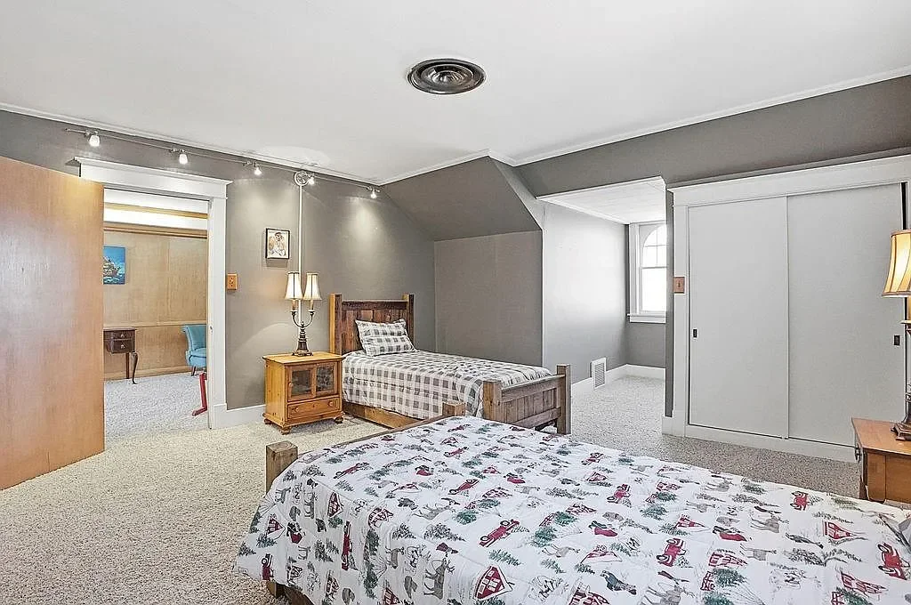 1893 Traditional house Saint Joseph Missouri - 42 - bedroom.webp