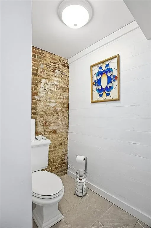 1893 Traditional house Saint Joseph Missouri - 50 - bathroom.webp