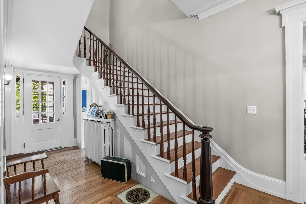 1840 Italianate house Chesterfield New Jersey - 10 - staircase.webp