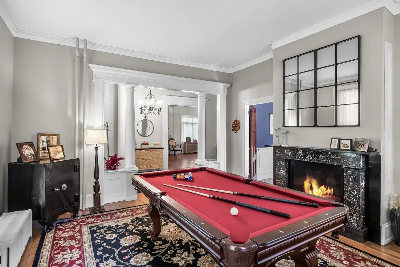 1840 Italianate house Chesterfield New Jersey - 13 - billiard room.webp