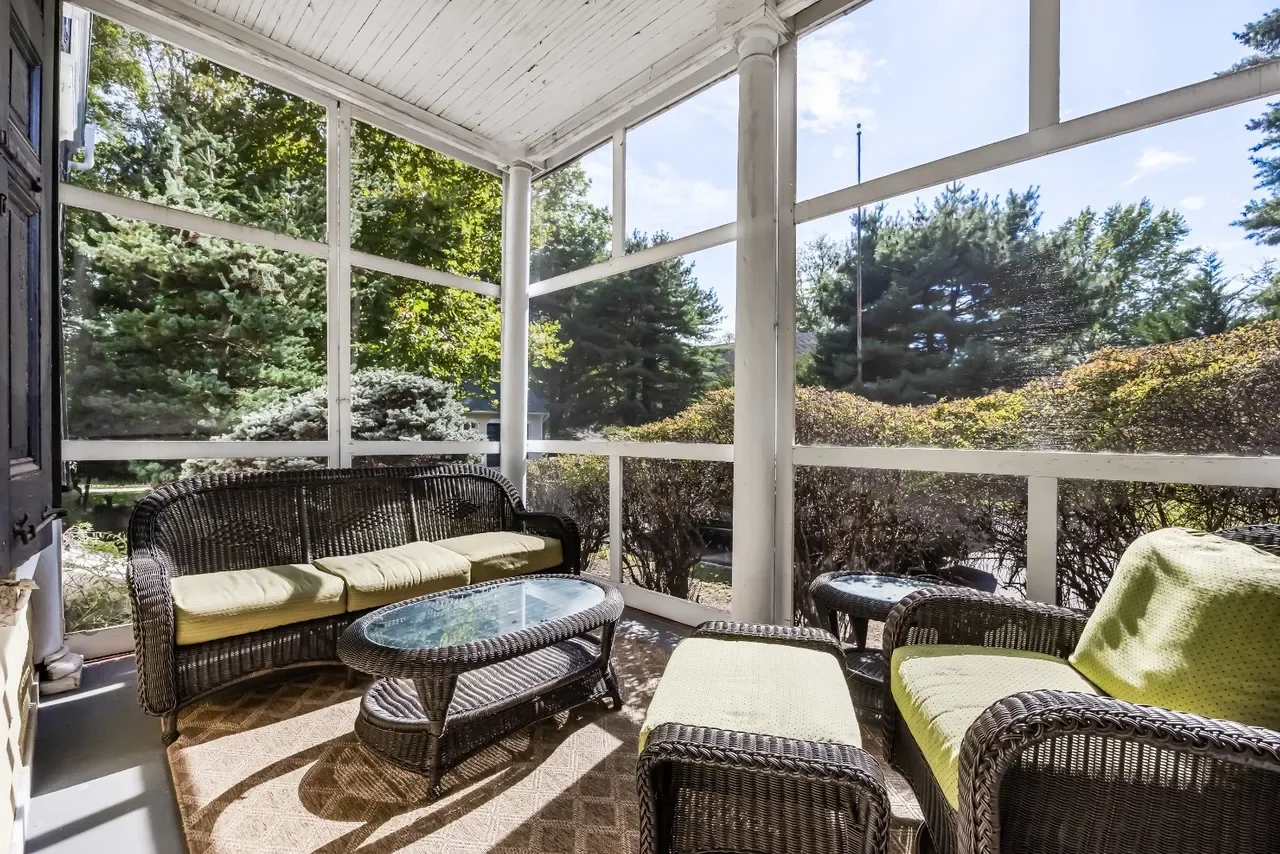 1840 Italianate house Chesterfield New Jersey - 16 - sunroom.webp