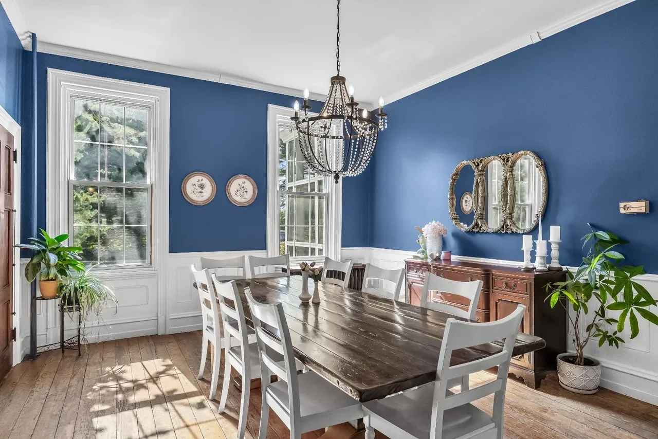 1840 Italianate house Chesterfield New Jersey - 23 - dining room.webp