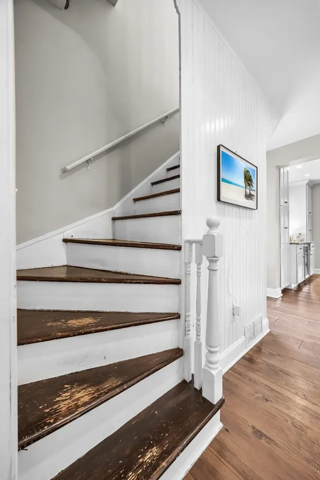 1840 Italianate house Chesterfield New Jersey - 25 - stairs.webp