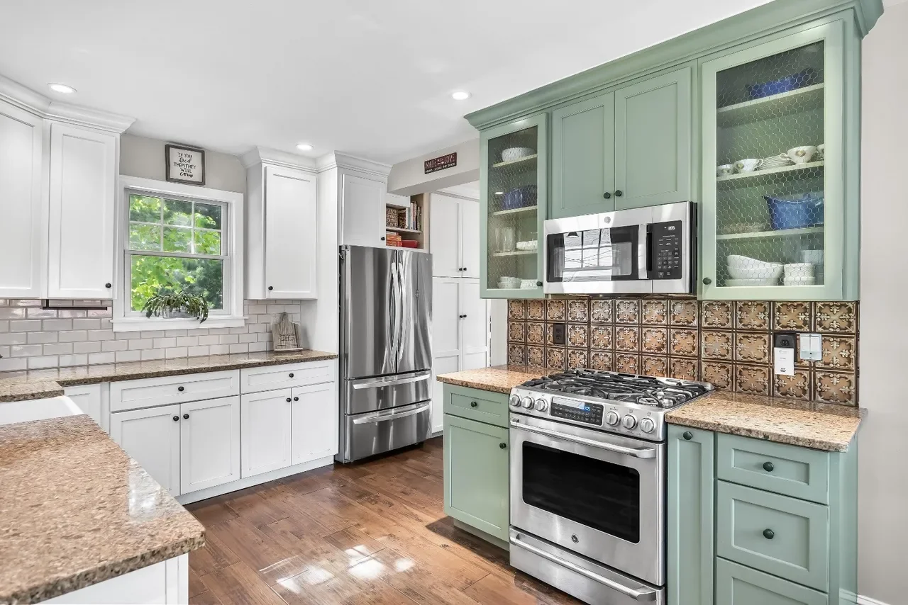 1840 Italianate house Chesterfield New Jersey - 32 - kitchen.webp