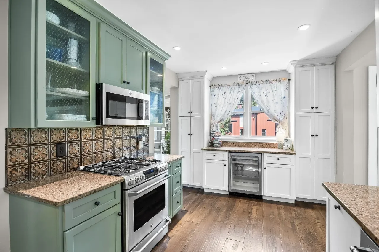 1840 Italianate house Chesterfield New Jersey - 33 - kitchen.webp