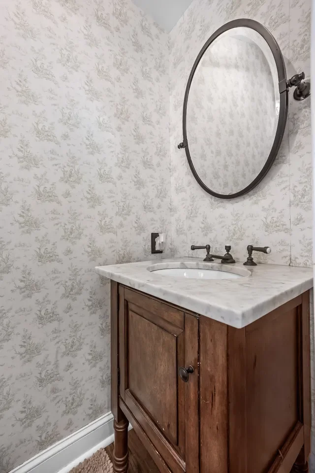 1840 Italianate house Chesterfield New Jersey - 35 - bathroom.webp