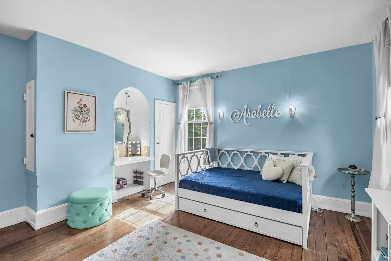 1840 Italianate house Chesterfield New Jersey - 45 - bedroom.webp