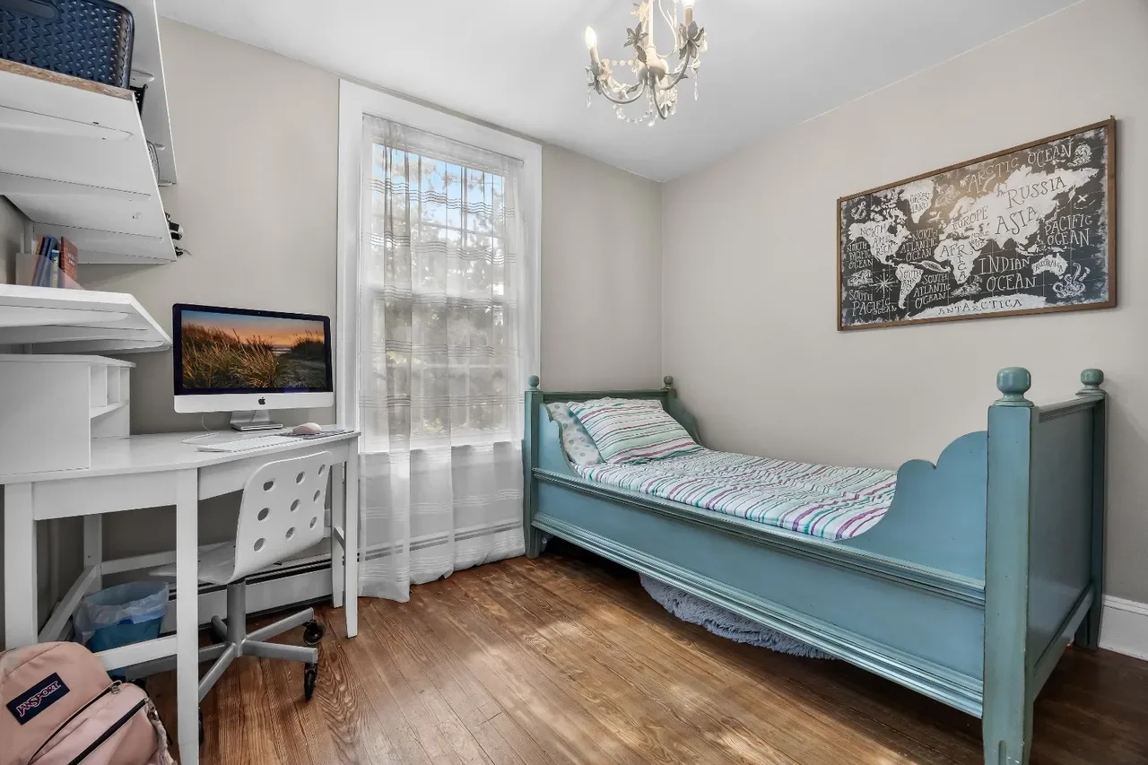 1840 Italianate house Chesterfield New Jersey - 48 - bedroom.webp