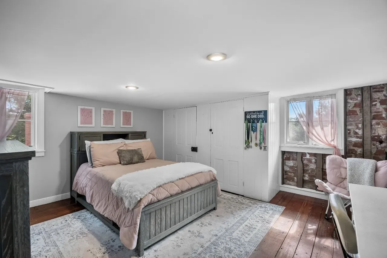 1840 Italianate house Chesterfield New Jersey - 54 - bedroom.webp