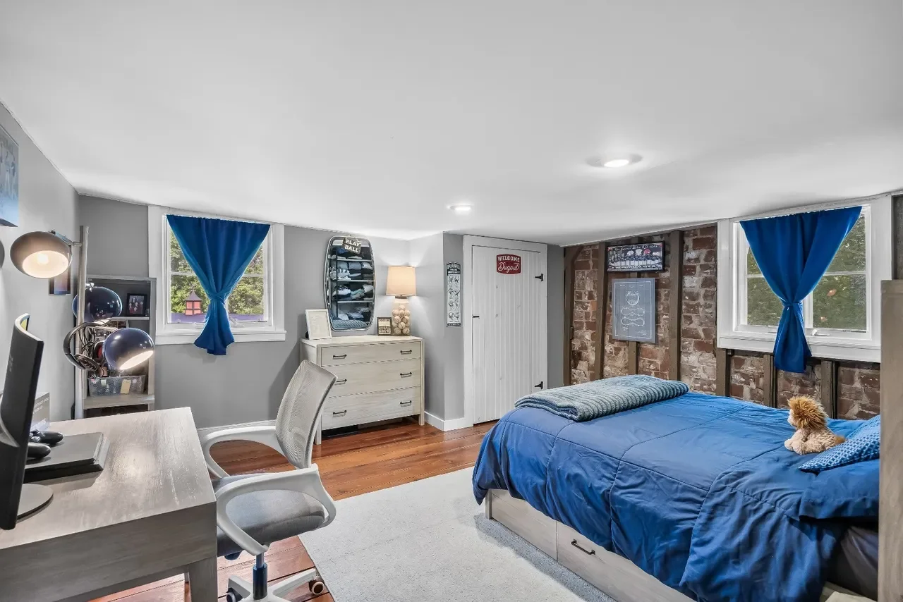 1840 Italianate house Chesterfield New Jersey - 57 - bedroom.webp