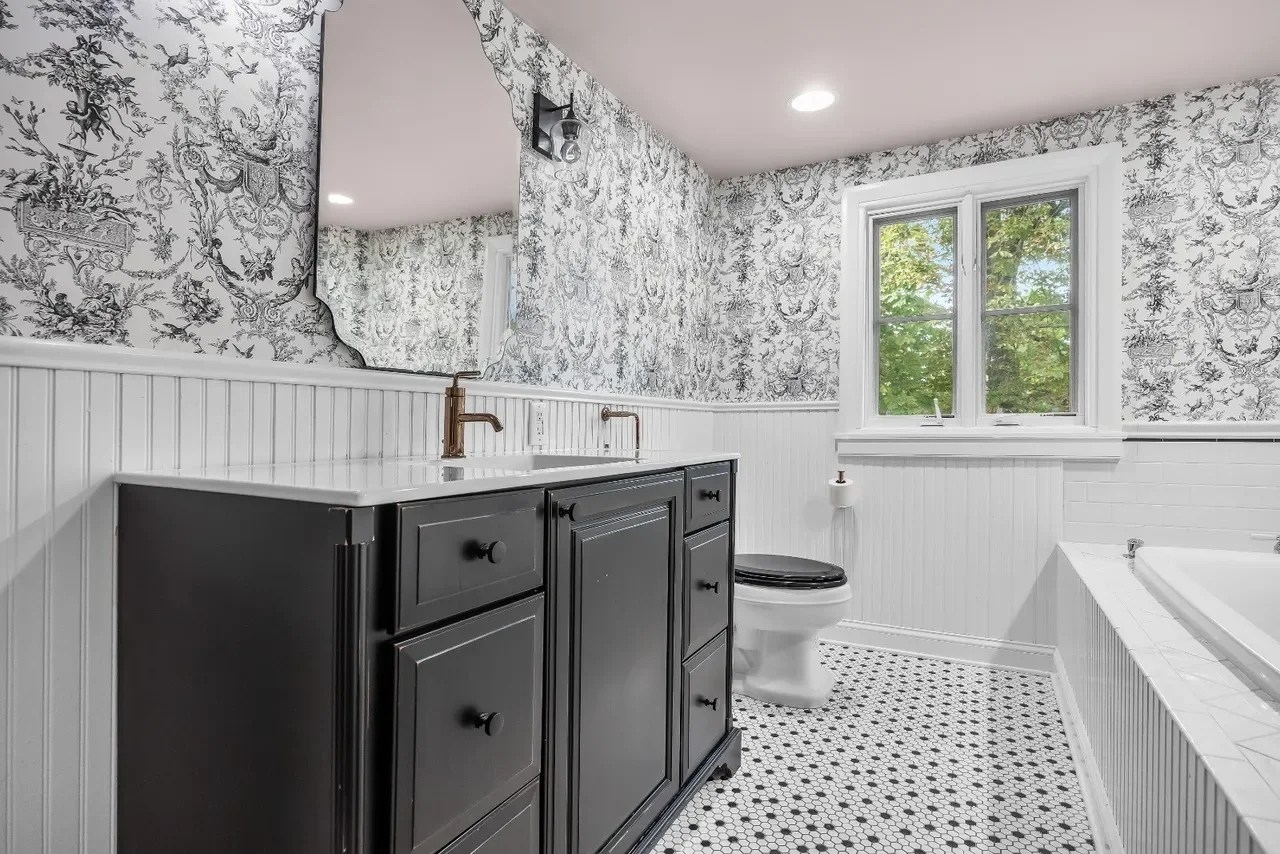 1840 Italianate house Chesterfield New Jersey - 59 - bathroom.webp