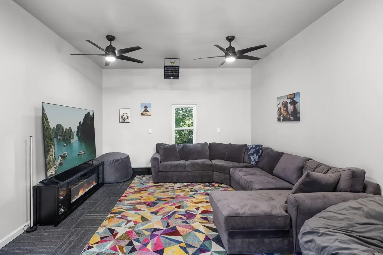 1840 Italianate house Chesterfield New Jersey - 65 - room.webp