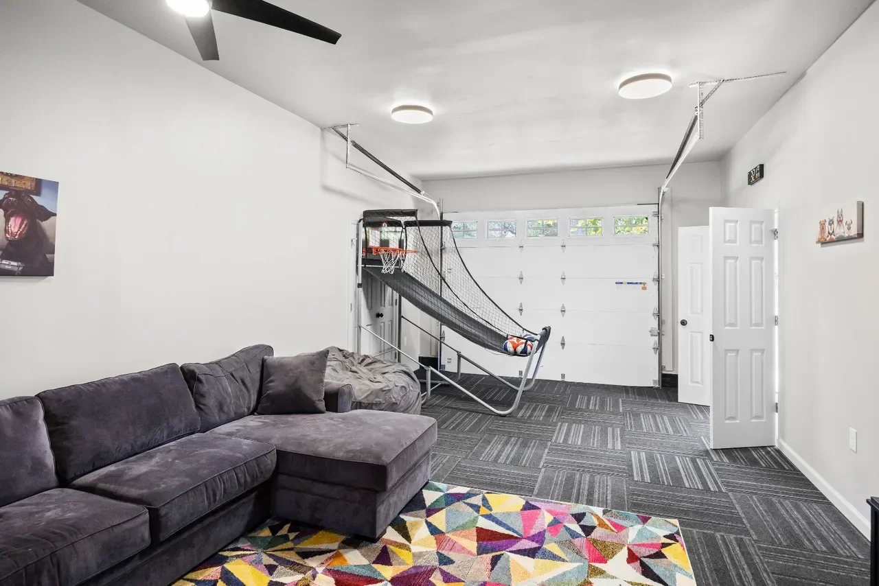 1840 Italianate house Chesterfield New Jersey - 66 - room.webp