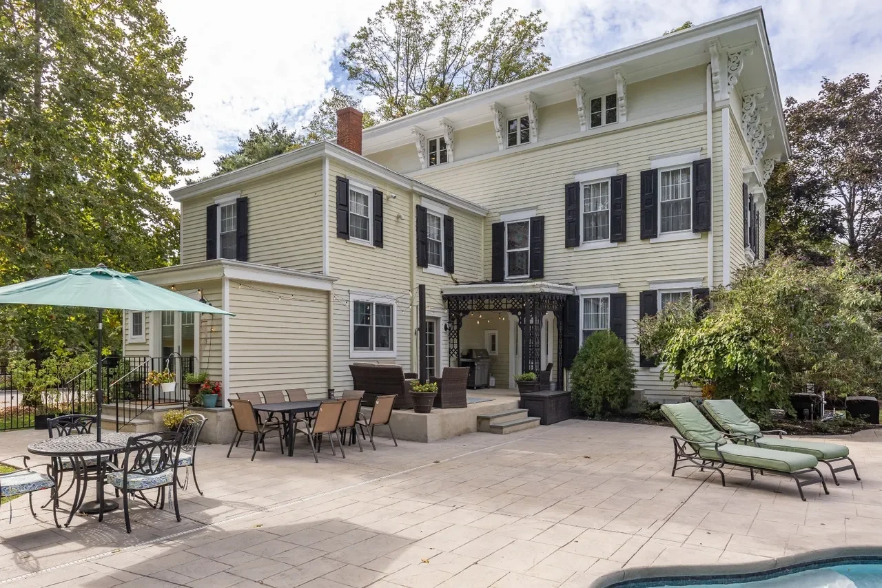 1840 Italianate house Chesterfield New Jersey - 68 - backyard.webp