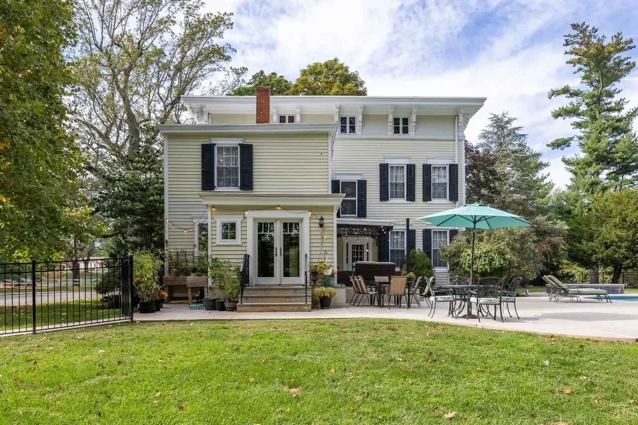 1840 Italianate house Chesterfield New Jersey - 67 - backyard.webp