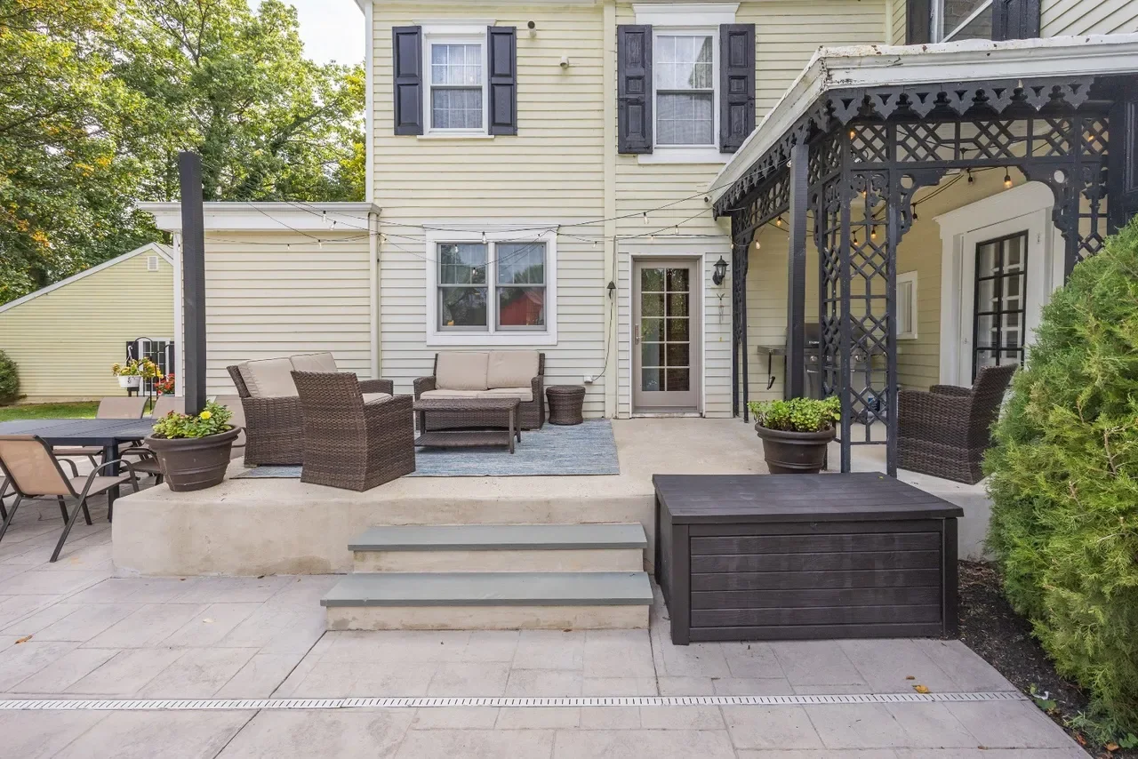 1840 Italianate house Chesterfield New Jersey - 70 - backyard.webp