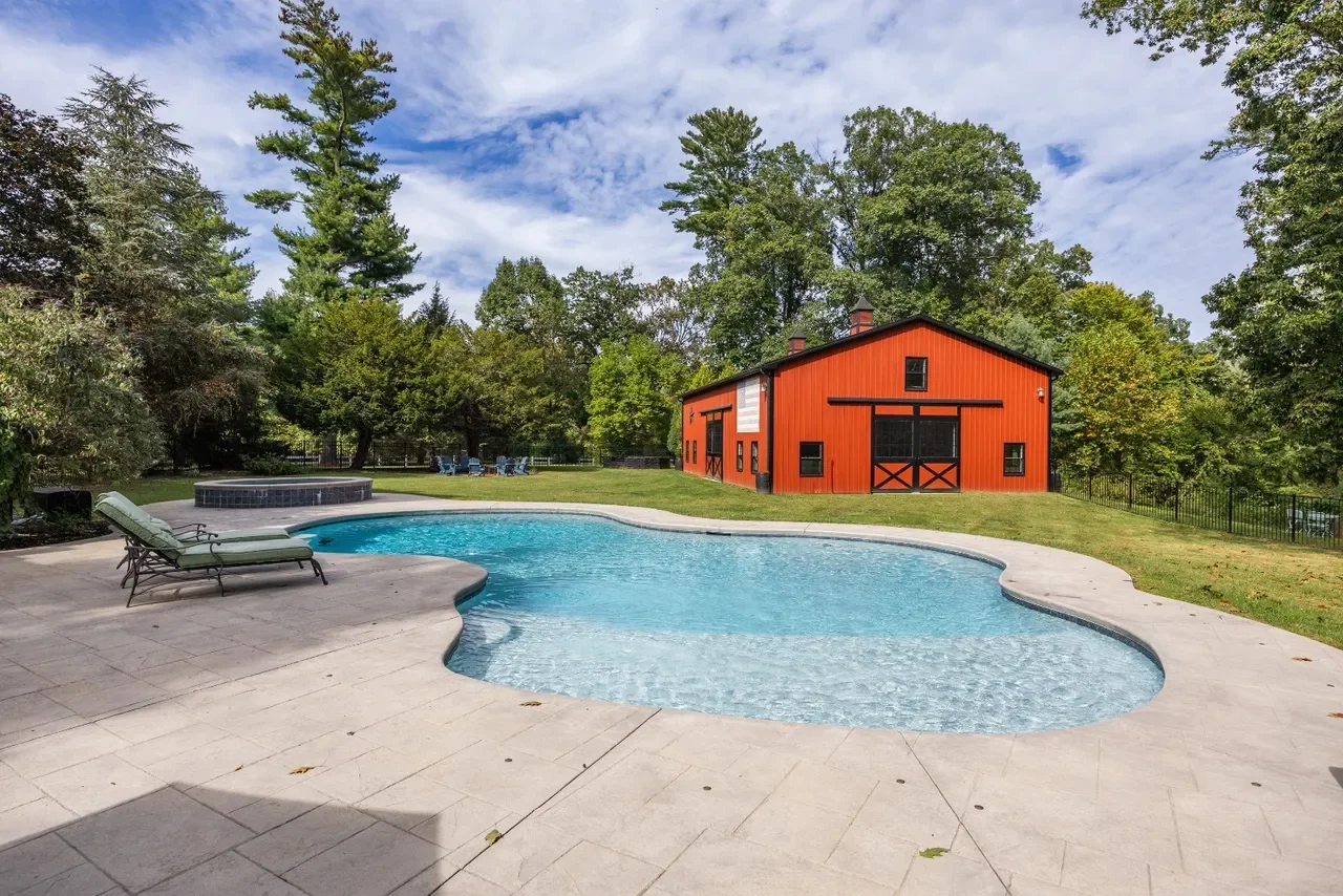 1840 Italianate house Chesterfield New Jersey - 74 - backyard.webp