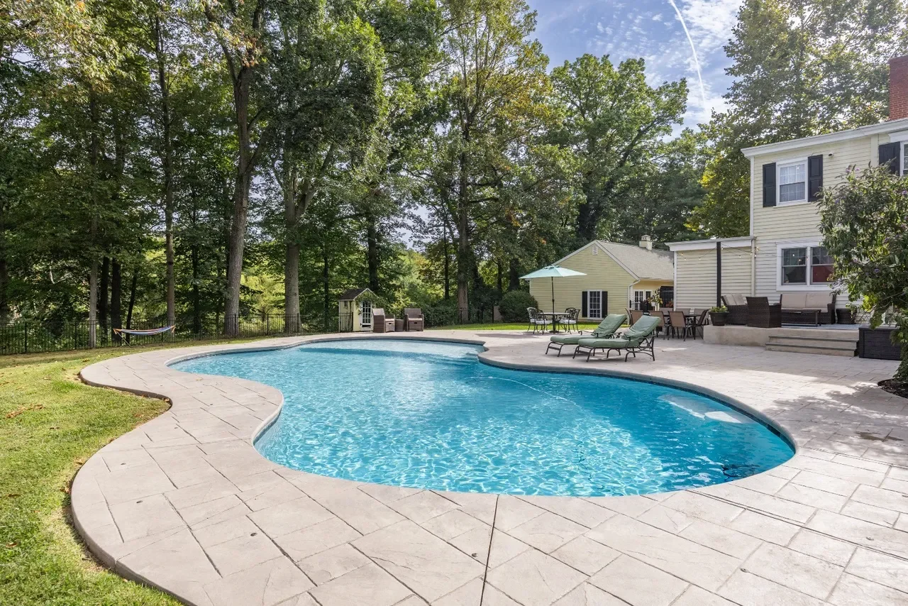 1840 Italianate house Chesterfield New Jersey - 75 - backyard.webp