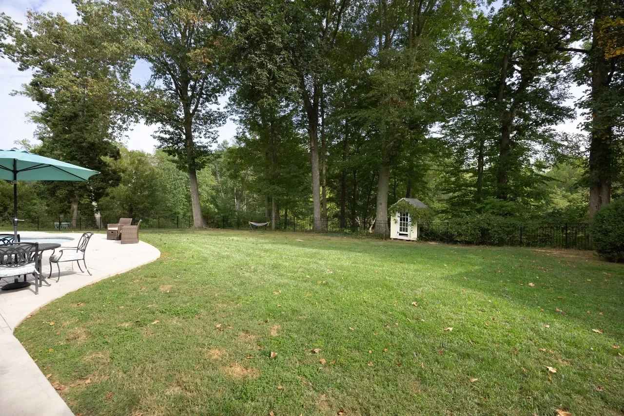 1840 Italianate house Chesterfield New Jersey - 77 - backyard.webp