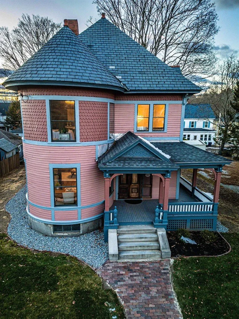 The Stephen and Maria Mansfield House 1888 Queen Anne Nashua New Hampshire - 9 - front view.webp