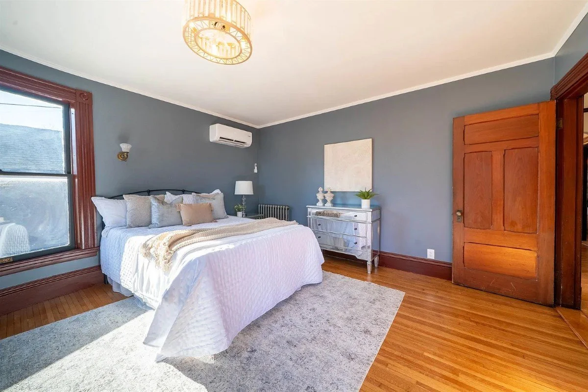 The Stephen and Maria Mansfield House 1888 Queen Anne Nashua New Hampshire - 38 - bedroom.webp