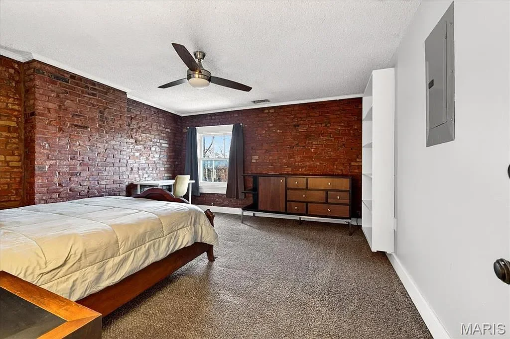 1896 Victorian house Saint Louis Missouri - 34 - bedroom.webp