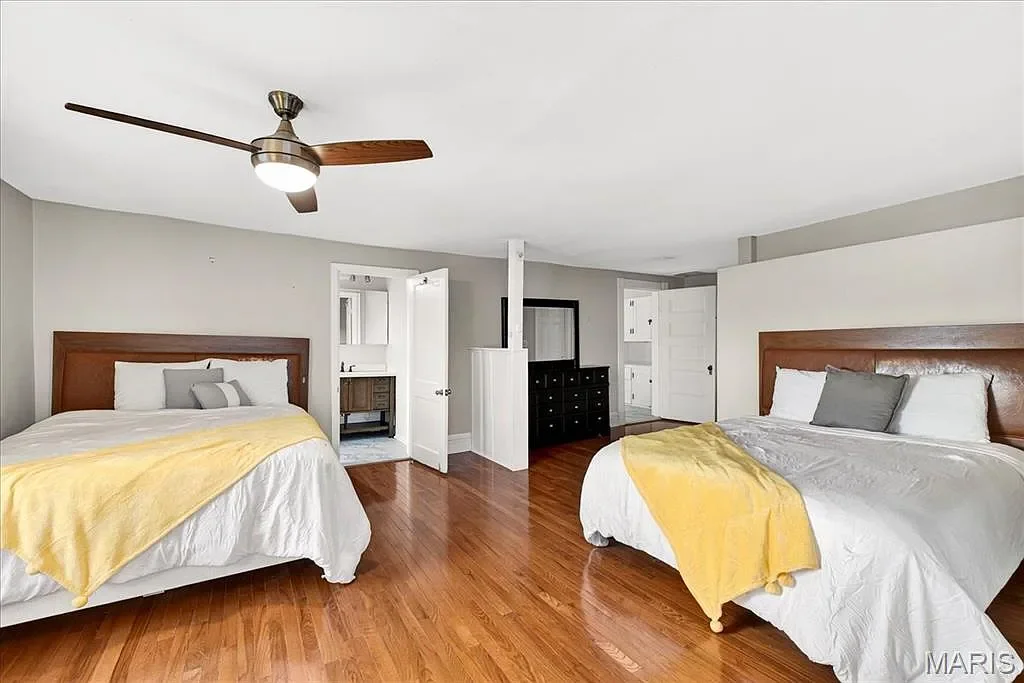 1896 Victorian house Saint Louis Missouri - 41 - bedroom.webp