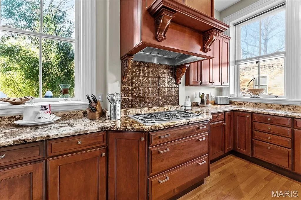 1884 Victorian house Saint Louis Missouri - 17 - kitchen.webp