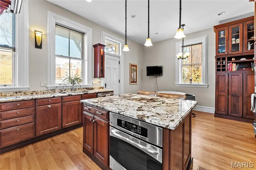1884 Victorian house Saint Louis Missouri - 18 - kitchen.webp
