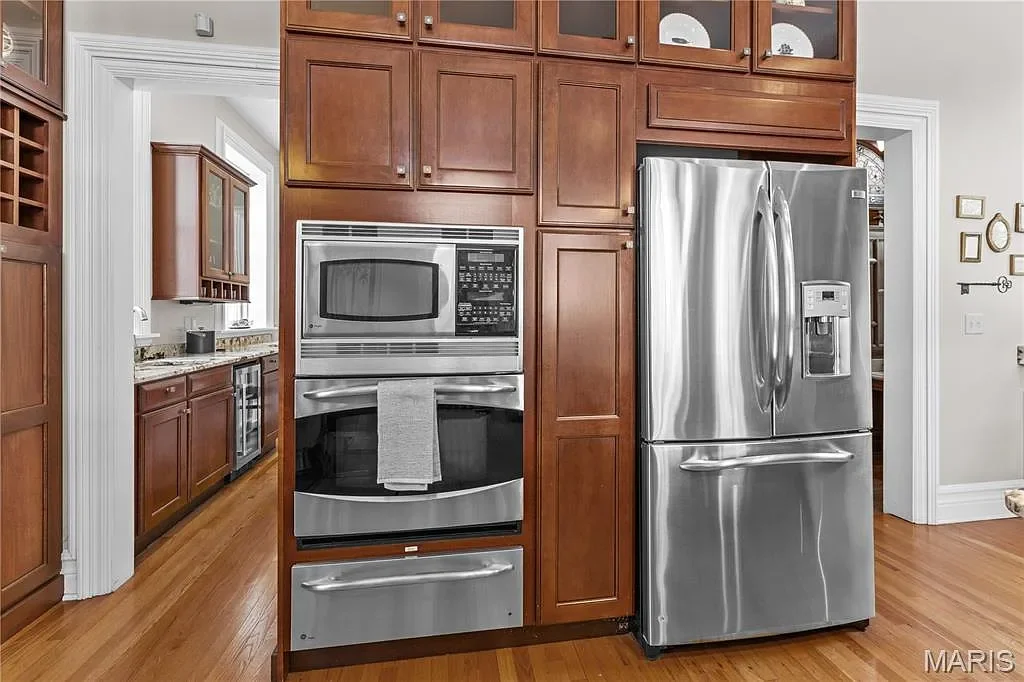 1884 Victorian house Saint Louis Missouri - 20 - kitchen.webp