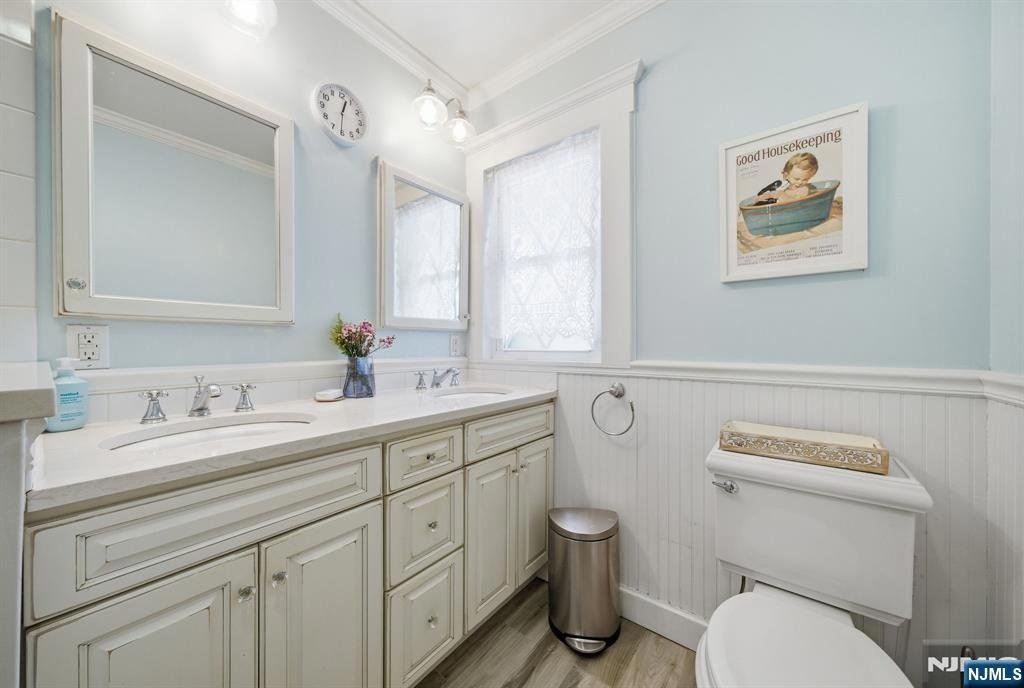 1917 Center Hall Colonial house Nutley Township New Jersey - 33 - bathroom.jpg