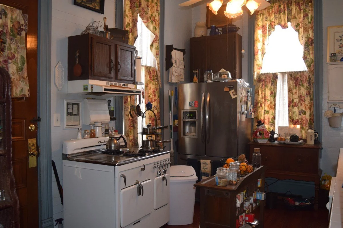 1900 Historic house in Franklin Louisiana - 7 - kitchen.JPG