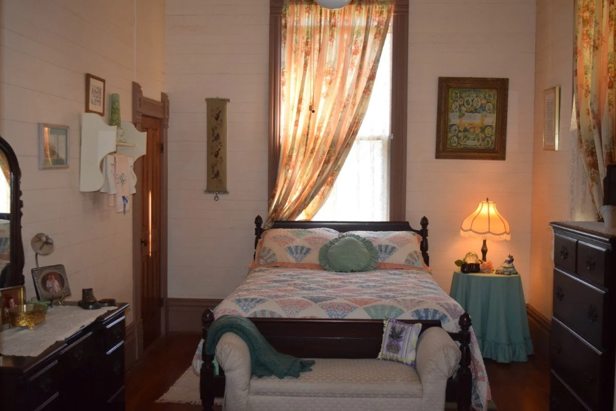 1900 Historic house in Franklin Louisiana - 15 - bedroom.JPG