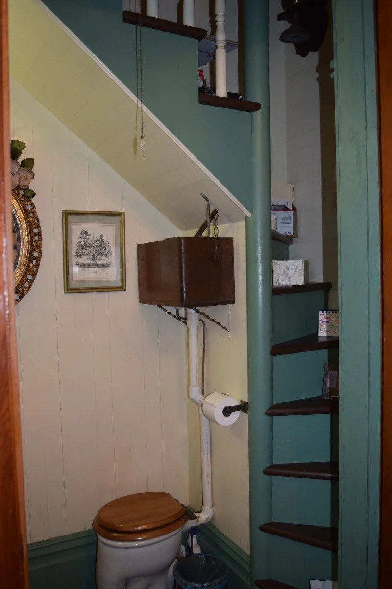 1900 Historic house in Franklin Louisiana - 25 - bathroom.JPG