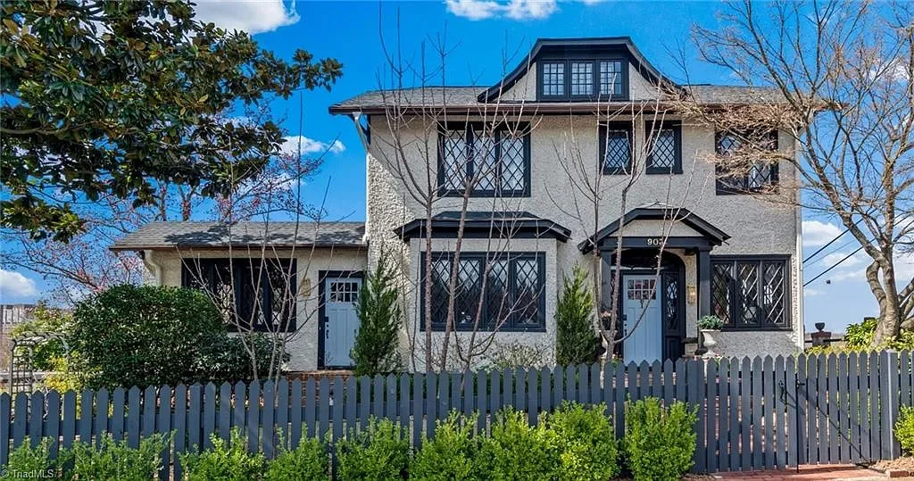 William S Shepherd House 1915 Tudor Winston Salem North Carolina - 1 - front view.webp