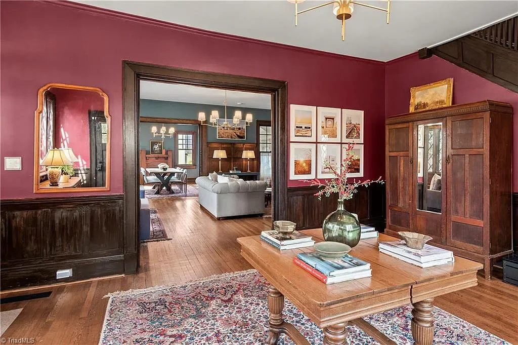 William S Shepherd House 1915 Tudor Winston Salem North Carolina - 4 - foyer.webp