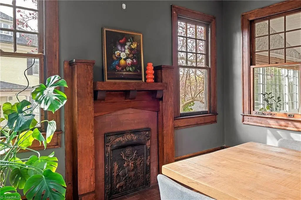 William S Shepherd House 1915 Tudor Winston Salem North Carolina - 12 - dining room.webp