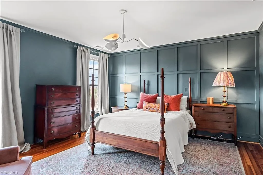 William S Shepherd House 1915 Tudor Winston Salem North Carolina - 24 - bedroom.webp