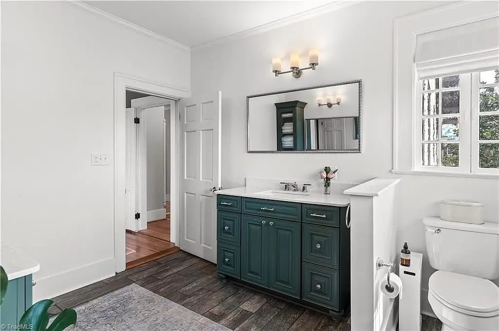 William S Shepherd House 1915 Tudor Winston Salem North Carolina - 27 - bathroom.webp