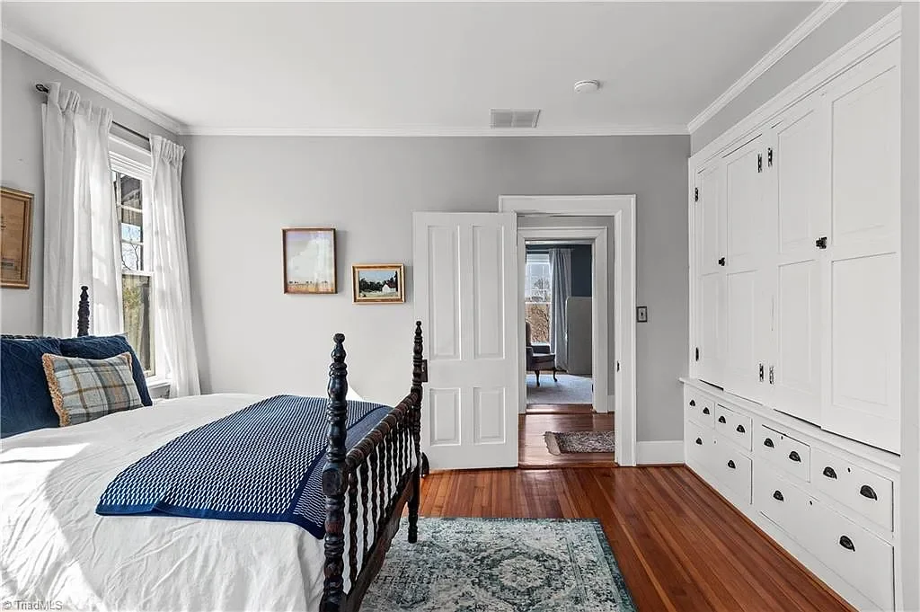 William S Shepherd House 1915 Tudor Winston Salem North Carolina - 31 - bedroom.webp