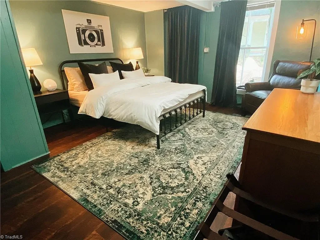 William S Shepherd House 1915 Tudor Winston Salem North Carolina - 32 - bedroom.webp