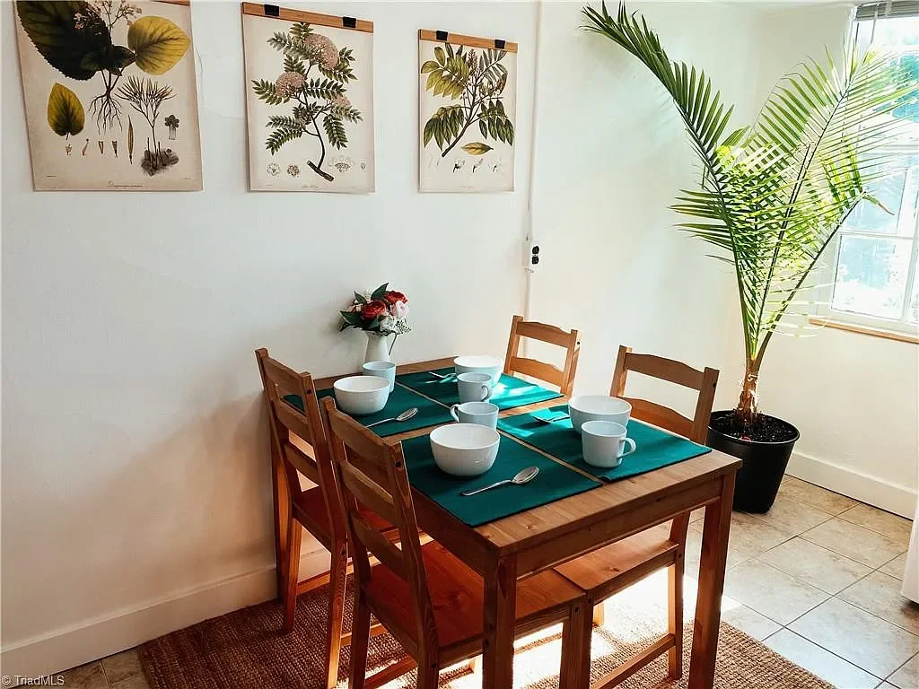 William S Shepherd House 1915 Tudor Winston Salem North Carolina - 34 - breakfast area.webp