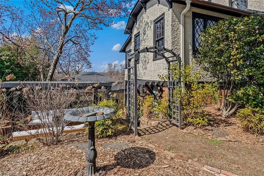William S Shepherd House 1915 Tudor Winston Salem North Carolina - 38 - garden.webp