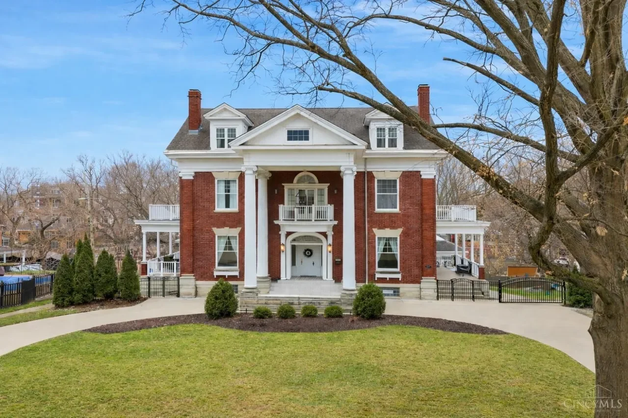 1909 Georgian Revival house in Cincinnati, Ohio - $1.3 Million