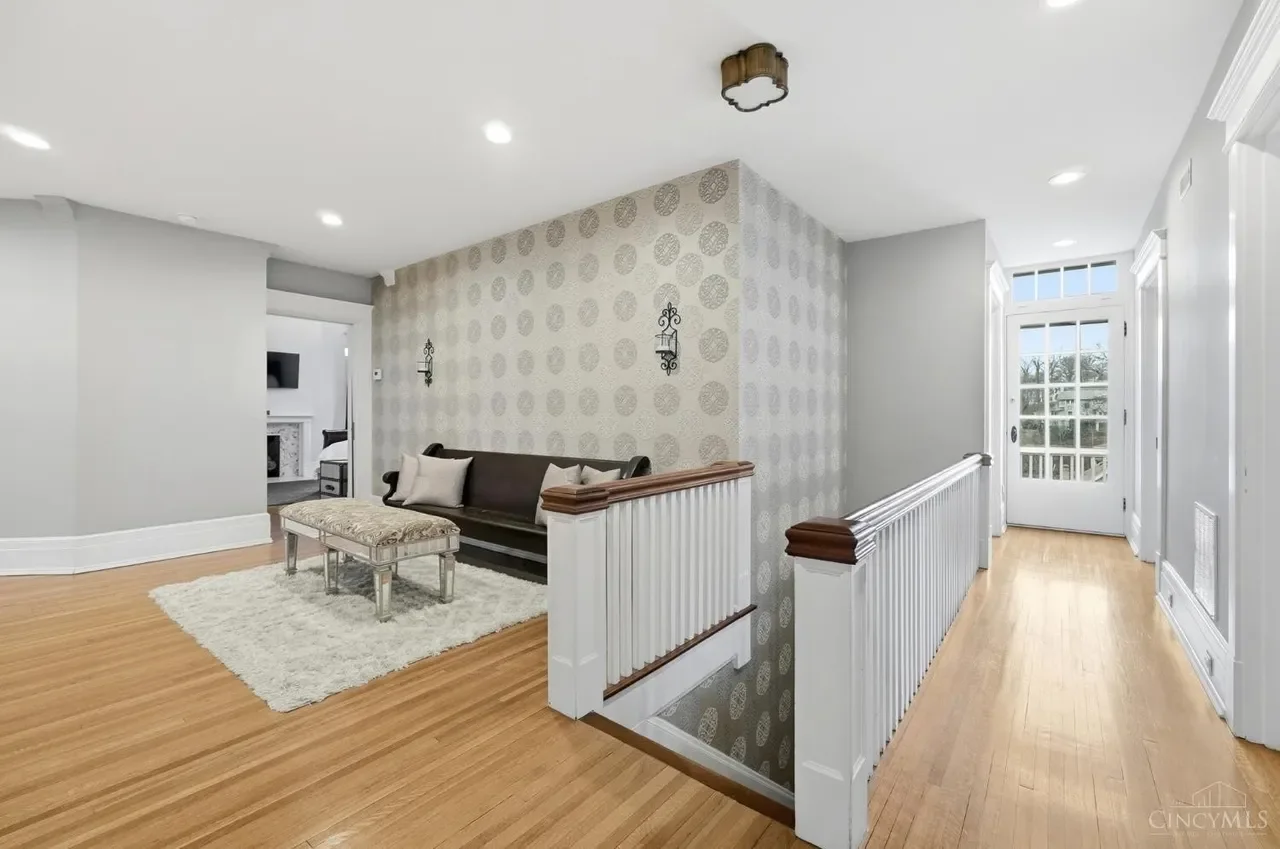 1909 Georgian Revival house Cincinnati Ohio - 36 - second floor.webp