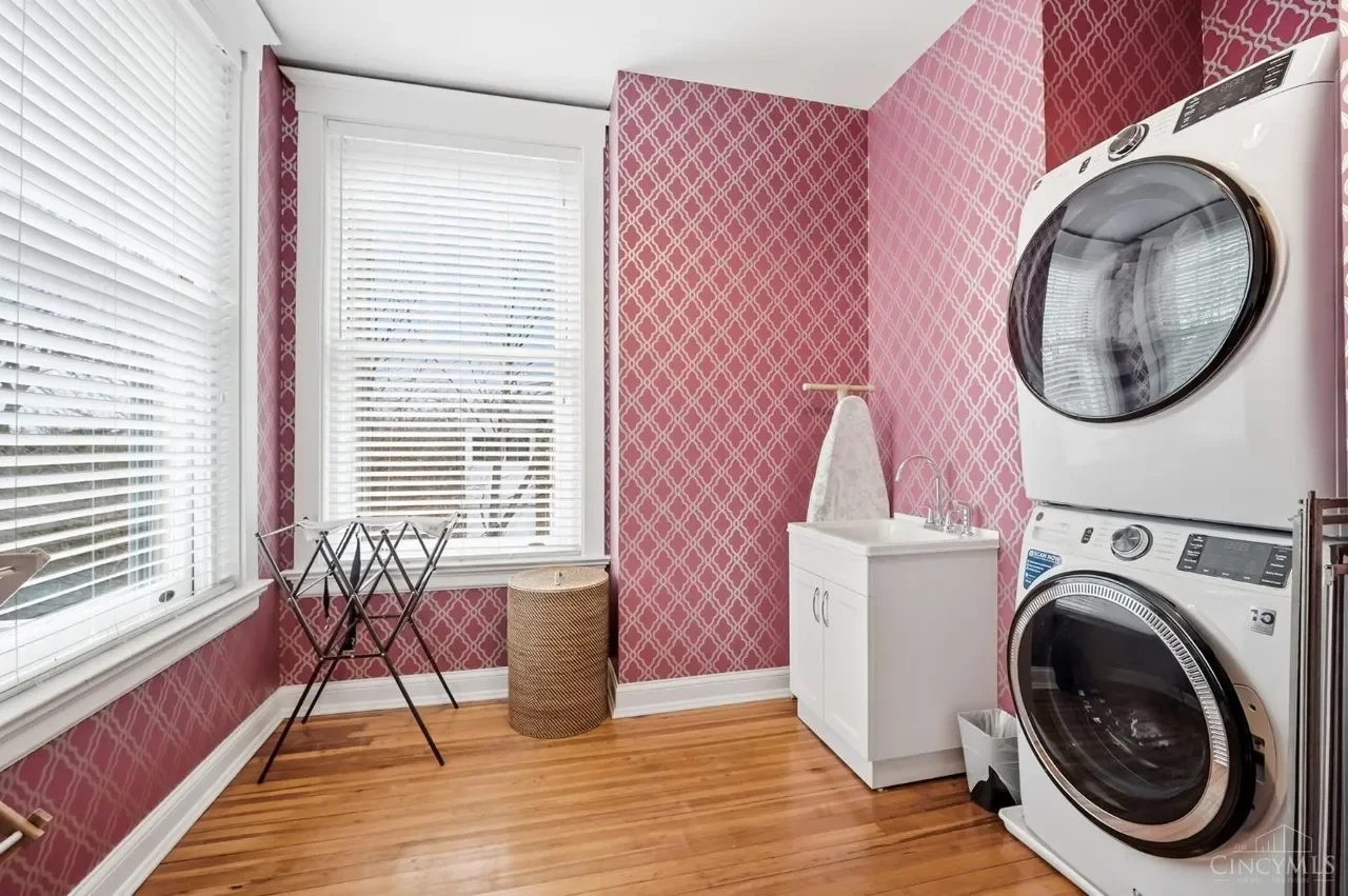 1909 Georgian Revival house Cincinnati Ohio - 46 - laundry.webp