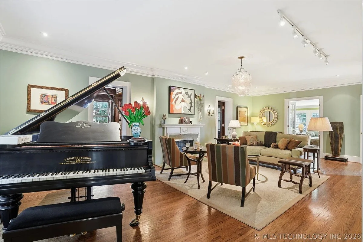 1924 Georgian Revival house Tulsa Oklahoma - 8 - living room.webp