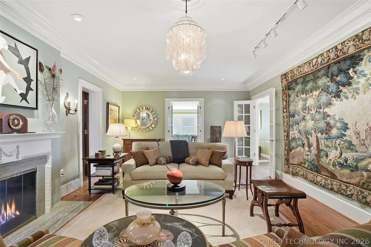 1924 Georgian Revival house Tulsa Oklahoma - 9 - living room.webp