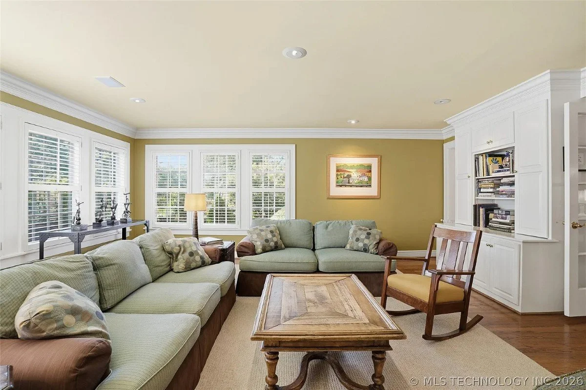 1924 Georgian Revival house Tulsa Oklahoma - 20 - sunroom.webp