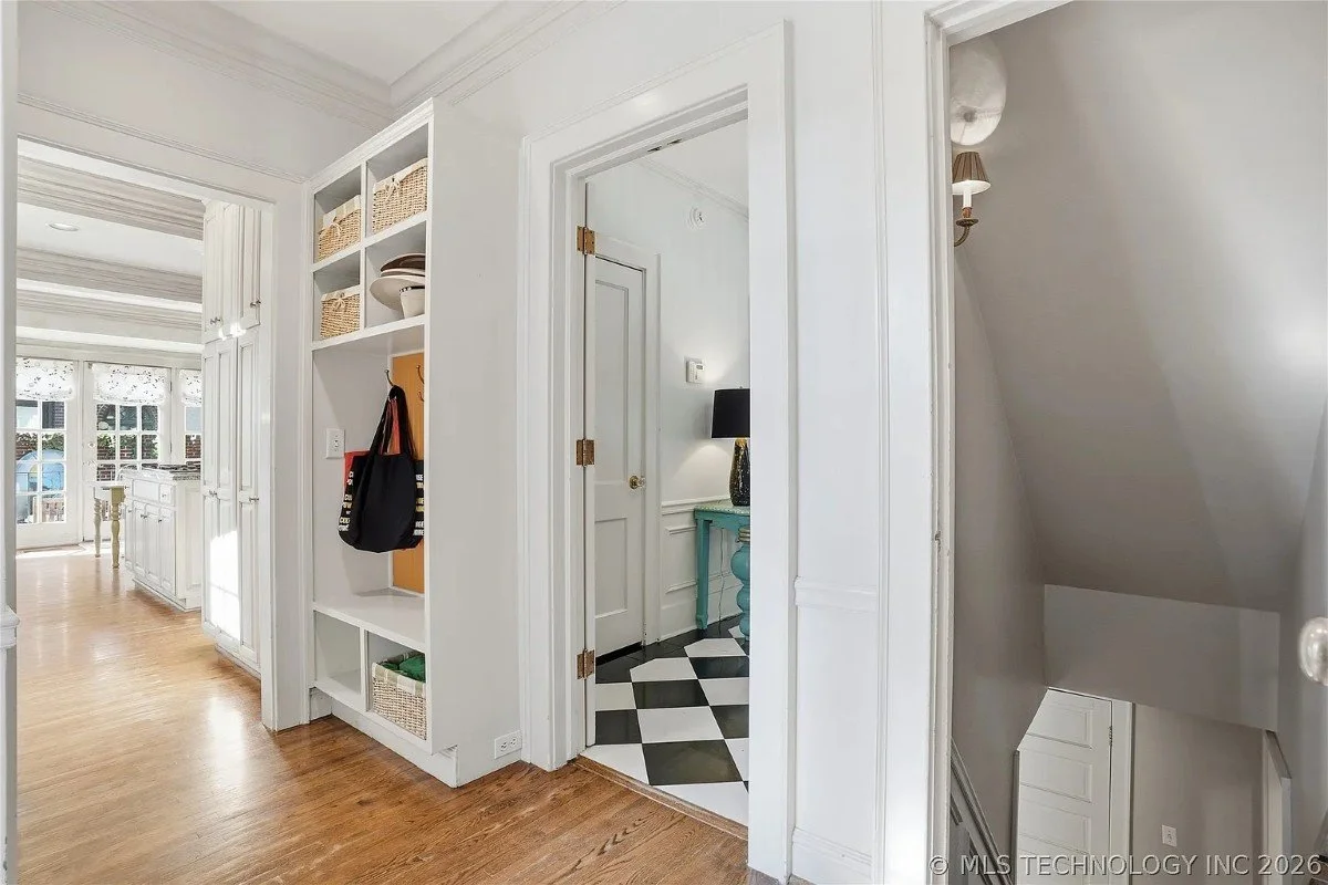 1924 Georgian Revival house Tulsa Oklahoma - 23 - room.webp